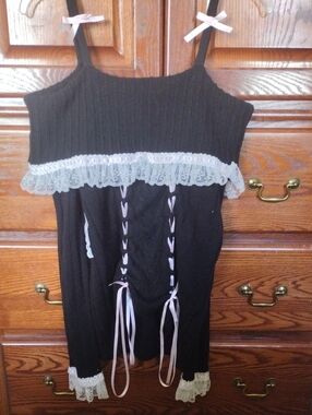 Black Lace-Trim Ribbed Knit Cami Top with Pink Ribbon Detail. Size Large